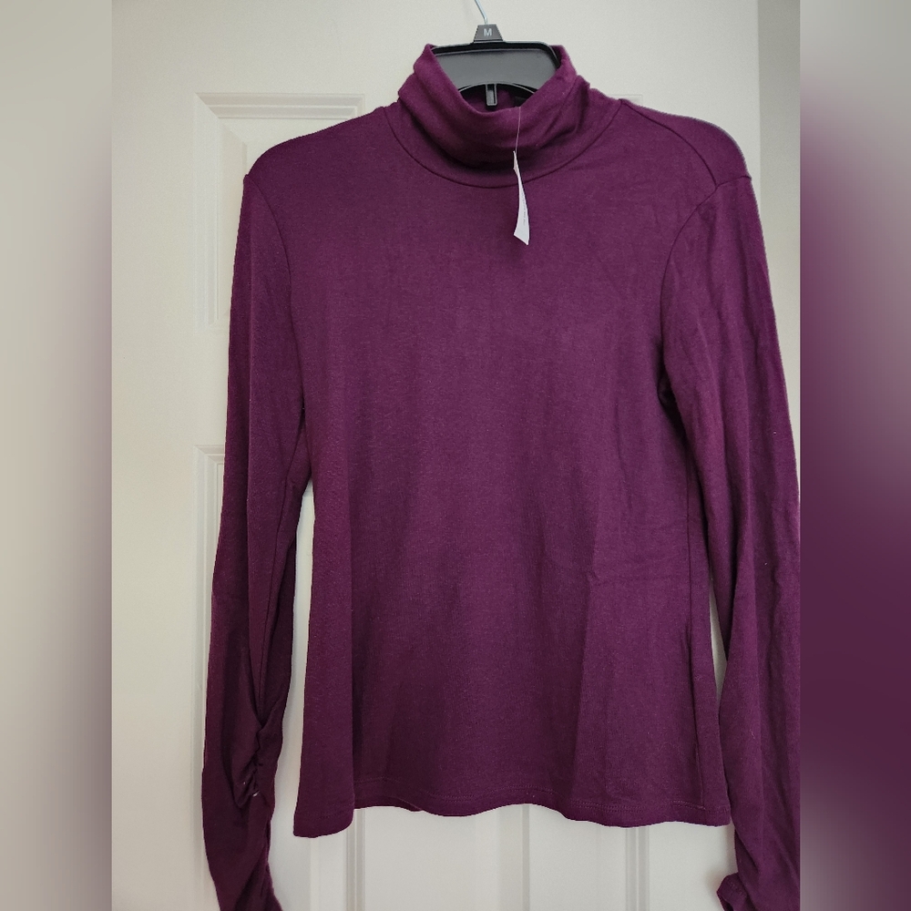 BANANA Republic Factory turtleneck, NWT, purple size small